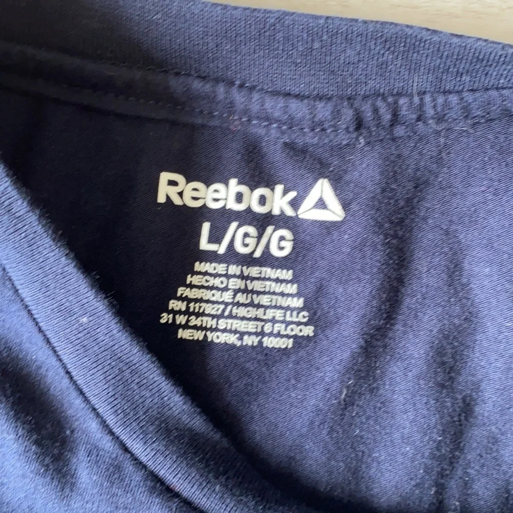 Men’s Reebok tee - Picture 3 of 3